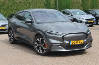 Ford Mustang Mach-E Ford Mustang Mach-E Extended First Edition AWD 98 kWh / Panoramadak / Camera / Leder / 19'' / B&O / Keyless / DAB / Dodehoek / ACC / Navigatie / Sfeerverlichting / Stoelverwarming - afbeelding nr 1