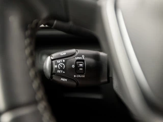 Peugeot 5008 (APPLE CARPLAY, GROOT NAVI, TREKHAAK, LEDEREN SPORTSTOELEN, 360 CAMERA, ADAPTIVE CRUISE, GETINT GLAS, PARKEERSENSOREN, NIEUWE APK, NIEUWSTAAT) - afbeelding nr 21