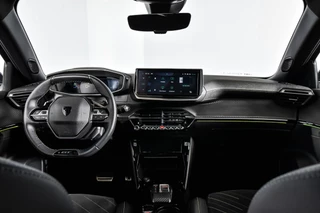 Peugeot 2008 Peugeot 2008 1.2 PureTech 130 PK GT - Automaat | Dig. Cockpit | Adapt. Cruise | Elek. stoel | Stoelverw. | PDC | Camera | NAV+App. Connect | Auto. Airco | LM 17