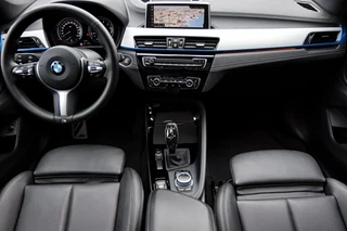 BMW X1 BMW X1 sDrive18i M-Sport M-Pakket /LED/PANODAK/GROOT NAVI/STOELVERW./TREKHAAK/ACC/LEDER! - afbeelding nr 10