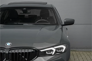 BMW 3 Serie BMW 3 Serie 318i M-Sport Shadow Individual Schuifdak HiFi 19