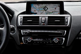 BMW 1 Serie BMW 1-serie 118i Sport AUTOMAAT/LED/GROOT SCHERM/SPORT STOELEN/ - afbeelding nr 12
