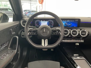Mercedes-Benz A-Klasse Mercedes-Benz A-Klasse 250e AMG Line Premium Plus | Panoramadak | Distronic | Memory st - afbeelding nr 7