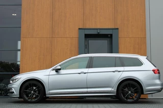 Volkswagen Passat Volkswagen Passat Variant 1.6TDI Highline Business R | Pano | Trekhaak - afbeelding nr 2