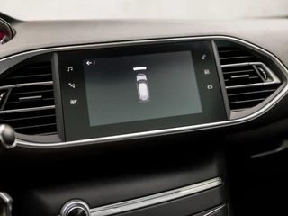 Peugeot 308 Peugeot 308 SW 1.2 PureTech Sport (PANORAMADAK, APPLE CARPLAY, GROOT NAVI, PARKEERSENSOREN, SPORTSTOELEN, GETINT GLAS, CRUISE, LANE ASSIST, NIEUWE APK, NIEUWSTAAT) - afbeelding nr 28