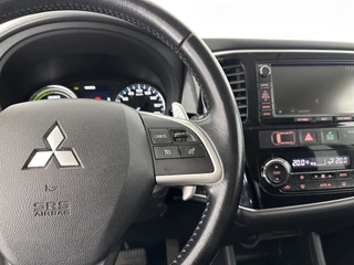 Mitsubishi Outlander Aut. *NAVI-FULLMAP | LEATHER-FABRIC | COMFORT-SEATS | CAMERA | ECC | KEYLESS | SHIFT-PADDLES | TOWBAR | 16