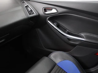 Ford Focus Ford Focus 2.0 ST-3 | Stoel & stuurverwarming |  Recaro sportstoelen | Xenon | Bluetooth | Climate control | Half leder | Cruise control - afbeelding nr 22