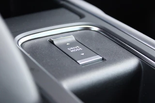Citroën C5 Aircross Citroen C5 Aircross 1.6 Plug-in 225PK Hybrid BUSINESS | NAVIGATIE | APPLE CARPLAY/ANDROID AUTO | KEYLESS ENTRY/START | LED KOPLAMPEN | DODEHOEK DETECTIE | LICHTMETALEN VELGEN 18