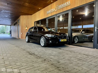 BMW 1 Serie BMW 1-serie 118i Bruin Metallic, automaat - afbeelding nr 2