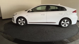 Hyundai IONIQ Hyundai IONIQ Comfort EV | Achteruitrijcamera | Cruise control | Rijstrooksensor | Soh (batterijcheck) 90,4 % - afbeelding nr 15