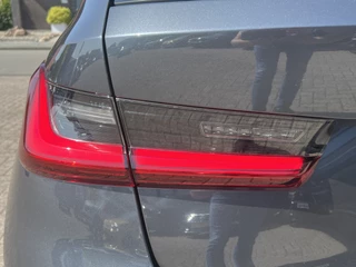 BMW 3 Serie BMW 3 Serie Touring 320d Automaat 190 pk High Executive Edition Navi Adaptieve Cruise Control Life Cockpit Prof Sportstoelen Leer Stoelverwarming DAB Led Koplampen  Extra Getint Glas Parkeersensoren NL Auto BTW - afbeelding nr 45