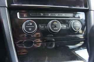 Volkswagen Golf Vw Golf 1.4 TSI Acc|Camera|CarPlay|Dodehoek|PrivacyGlas|Velg - afbeelding nr 11