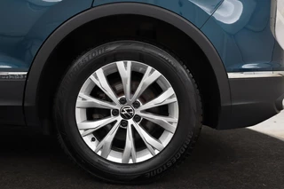 Volkswagen Tiguan Volkswagen Tiguan 1.5 TSI Life | Stoelverwarming | Trekhaak | LED Plus | Camera | Massage | Navigatie | Adaptive cruise | Ergo Active | Navigatie | Keyless - afbeelding nr 32