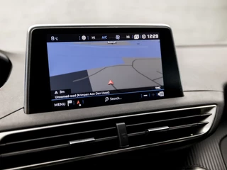 Peugeot 5008 Automaat (APPLE CARPLAY, GROOT NAVI, LEDER, STOELVERWARMING, SPORTSTOELEN, GETINT GLAS, TREKHAAK, CRUISE, LANE ASSIST, NIEUWE APK, NIEUWSTAAT) - afbeelding nr 24