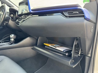 Toyota C-HR Toyota C-HR 1.8 Hybrid Dynamic Adaptive Cruise control Climate control Achteruitrijcamera Parkeersensoren Navigatie - afbeelding nr 24