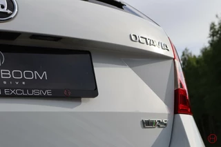 Škoda Octavia Skoda Octavia Combi 2.0 TSI RS DSG 220 PK / 1e eig / Stoelverwarming / Cruise / Xenon - afbeelding nr 53