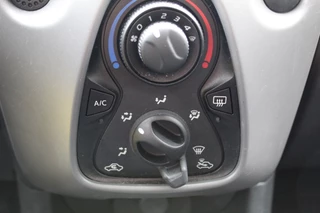 Peugeot 108 Airco , Bluetooht , LED dagrijverlichting , Elek.ramen voor Toerenteller - afbeelding nr 7