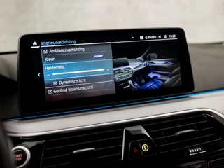 BMW 5 Serie BMW 5 Serie Touring 530e Sportline 293Pk Automaat (APPLE CARPLAY, GROOT NAVI, DEALER ONDERHOUDEN, CAMERA, SFEERVERLICHTING, LEDER, SPORTSTOELEN, ADAPTIVE CRUISE, TREKHAAK ELEKTRISCH, NIEUWSTAAT) - afbeelding nr 32