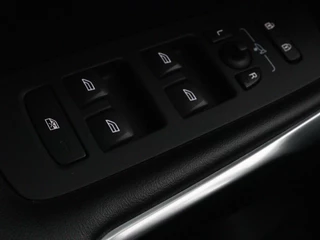 Volvo V40 Volvo V40 2.0 D2 R-Design | Stoelverwarming | Trekhaak |  Xenon | Leder/Alcantara | Navigatie | Parkeerhulp | Climate control - afbeelding nr 25