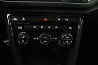 Volkswagen T-Roc Volkswagen T-Roc 1.0 TSI Sport (PARKEERSENSOREN, NAVIGATIE, ACHTERUITRIJCAMERA, DIGITAAL DASHBOARD, CRUISE CONTROL, NL-AUTO) - afbeelding nr 18