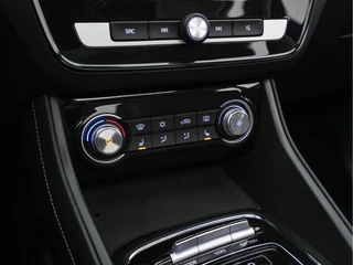 MG ZS-EV (INCL-BTW) *PANO | FULL-LEATHER | CCS-FASTLOADER | KEYLESS | NAVI-FULLMAP | ADAPTIVE-CRUISE | CAMERA | HEATED-SEATS | CARPLAY | LANE-ASSIST | DAB | SPORT-SEATS | 18