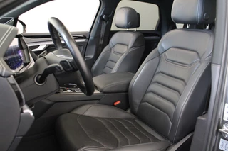 Volkswagen Touareg Volkswagen Touareg 3.0 TDI R-Line |Pano|Trekhaak|Achterbank verw.| - afbeelding nr 11