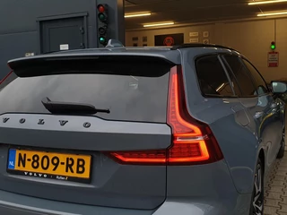 Volvo V60 Volvo V60 2.0 T8 Recharge AWD R-Design - 1 JR GARANTIE / EXTRA SET / TREKHAAK / PANO / 360CAM / H-K / LEDER+MEMORY / VOORRUITVERW! - afbeelding nr 10