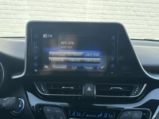 Toyota C-HR Toyota C-HR 1.8 Hybrid First Edition Camera Navigatie Cruise Clima Stoelverwarming Keyless Trekhaak - afbeelding nr 28