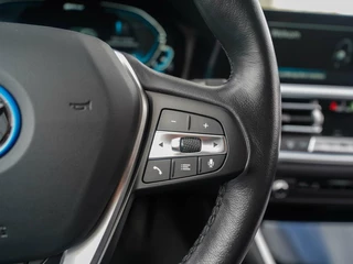 BMW 3 Serie BMW 3-serie Touring 330e 293pk Sport Line | Full LED | Carplay | Stoel/stuurverwarming | Trekhaak - afbeelding nr 46