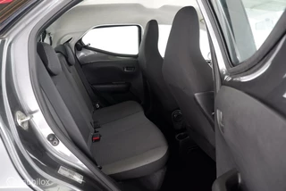 Toyota Aygo Toyota Aygo 1.0 VVT-i 72pk X-Play applecarplay|airco|camera|dab|5drs - afbeelding nr 13