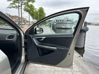 Volvo V60 Volvo V60 2.4 D6 AWD Plug-In Hybrid Momentum Navi Trekhaak Airco/ECC - afbeelding nr 30