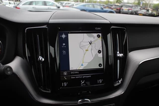 Volvo XC60 Volvo XC60 2.0 T4 R-Design / 360Camera / Leder&Alcantara / 20'' / Navigatie / Dodehoek / DAB / Cruise Control - afbeelding nr 21