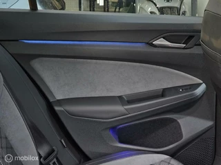 Volkswagen Golf Volkswagen Golf 1.5 eTSI R-Line Panorama/IQ Light/Keyless/ - afbeelding nr 43