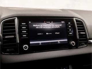 Škoda Karoq 150Pk Automaat (APPLE CARPLAY, GROOT NAVI, CAMERA, TREKHAAK, SPORTSTOELEN, GETINT GLAS, PARKEERSENSOREN, CRUISE, NIEUWSTAAT) - afbeelding nr 24