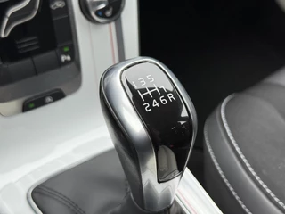 Volvo V40 Volvo V40 2.0 D2 Momentum Business 2e Eigenaar,Navi,Clima,Cruise,PDC,Stoelverwar,Dealer Onderhouden,120pk,6-bak,N.A.P,APK tot 02-2026 - afbeelding nr 16