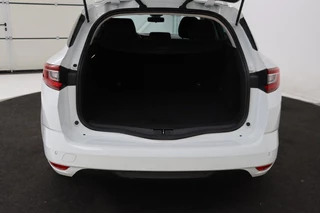 Renault Mégane Renault Mégane 1.3 TCe Limited | Carplay | Keyless | Navigatie |  Climate control | Parkeerhulp | Cruise control | DAB | Bluetooth - afbeelding nr 9