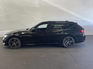 BMW 3 Serie BMW 3-serie Touring 330e xDrive Panoramadak Adaptive Cruise Innovation Pack Comfort Pack Travel Pack Full Options! - afbeelding nr 3