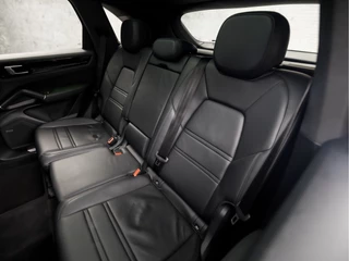 Porsche Cayenne Porsche Cayenne 3.0 340Pk (PANORAMADAK, APPLE CARPLAY, GROOT NAVI, LUCHTVERING, SPORTCHRONO, ADAPTIVE CRUISE, MEMORY SEATS, 360 CAMERA, GETINT GLAS, NIEUWSTAAT) - afbeelding nr 15