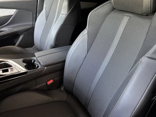 Peugeot 5008 Peugeot 5008 GT BLACK PACK 7P CAMERA NAVI I-COCKPIT LED ELEK.KLEP STOELVERW. LEER LED 2024 7PERS 7PERSOONS - afbeelding nr 15