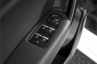 Renault Captur Renault Captur 1.3 TCe 155 PK Edition One - Automaat | Dig. Cockpit | Cruise | PDC | 360 Camera | NAV + App. Connect | ECC | DAB | LM 18