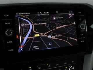 Volkswagen Passat Volkswagen Passat 1.4 TSI GTE | Panoramadak | Stoelverwarming |  Leder/Alcantara | Camera | Carplay | Adaptive cruise | Matrix LED | Massage | Navigatie - afbeelding nr 21