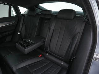 BMW X6 Aut. *PANO | DAKOTA-FULL-LEATHER | FULL-LED | MEMORY-PACK | HARMAN/KARDON-AUDIO | SHIFT-PADDLES | KEYLESS | SURROUND-VIEW | NAVI-FULLMAP | HEAD-UP | DAB | SPORT-SEATS | 22''ALU* - afbeelding nr 33