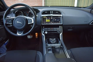 Jaguar XE Jaguar XE 2.0t R-Sport AUT | Elek. stoel | Camera | 200 PK | - afbeelding nr 9