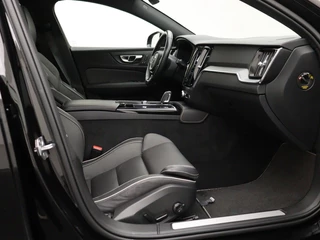 Volvo V60 Volvo V60 T8 PLUG-IN HYBRID AWD R-DESIGN SCHUIFDAK HEAD-UP DISPLAY HARMAN - afbeelding nr 44