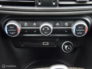 Alfa Romeo Giulia Alfa Romeo Giulia 2.0 T GME AWD Ti 280 pk I Leder I Navi I - afbeelding nr 25