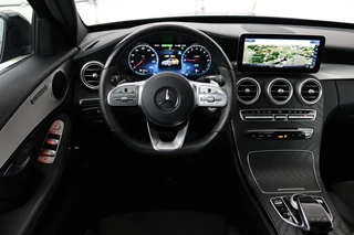 Mercedes-Benz C-Klasse Mercedes-Benz C-klasse 300e AMG | Panoramadak | Stoelverwarming |  360 camera | Trekhaak | Carplay | Dodehoek detectie | Matrix LED | Navigatie | Half leder - afbeelding nr 3