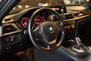 BMW 3 Serie BMW 3-serie Touring 320i Luxury Edition - Lederen Dashboard - Panoramadak - Sportstoelen - Achteruitrijcamera - Botswaarschuwing - - afbeelding nr 5