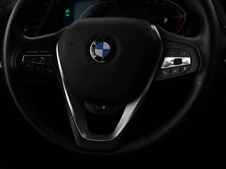 BMW 1 Serie BMW 1-serie 118i Business Edition | Luxury Line |  Panoramadak | Leder | Stoel & stuurverwarming | Camera | Carplay | Full LED | Live Cockpit | Navigatie | HiFi System | Parkeerhulp | Climate control - afbeelding nr 9