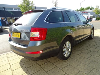Škoda Octavia Škoda Octavia 1.0 TSI GRT ST. BNS-Automaat-Carplay/Android-Clima-Media-Pdc-Cruise - afbeelding nr 3