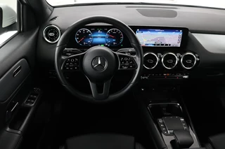 Mercedes-Benz GLA Mercedes-Benz GLA-klasse 250e Style | Adaptive cruise | Carplay |  Stoelverwarming | Camera | Half leder | Full LED | Park Assist | Widescreen | Climate control - afbeelding nr 3
